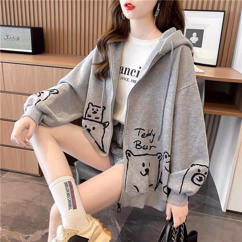 Áo Khoác Nỉ Nữ Chất Liệu Vải Cực Kì Mềm Mịn Form Rộng Bao Đẹp In Theo Họa Tiết Hình Gấu Teddy Bear Khóa Kéo Có Nón Bao Ngầu Hàng Hot Trend-Htm Fashion - Ảnh 4