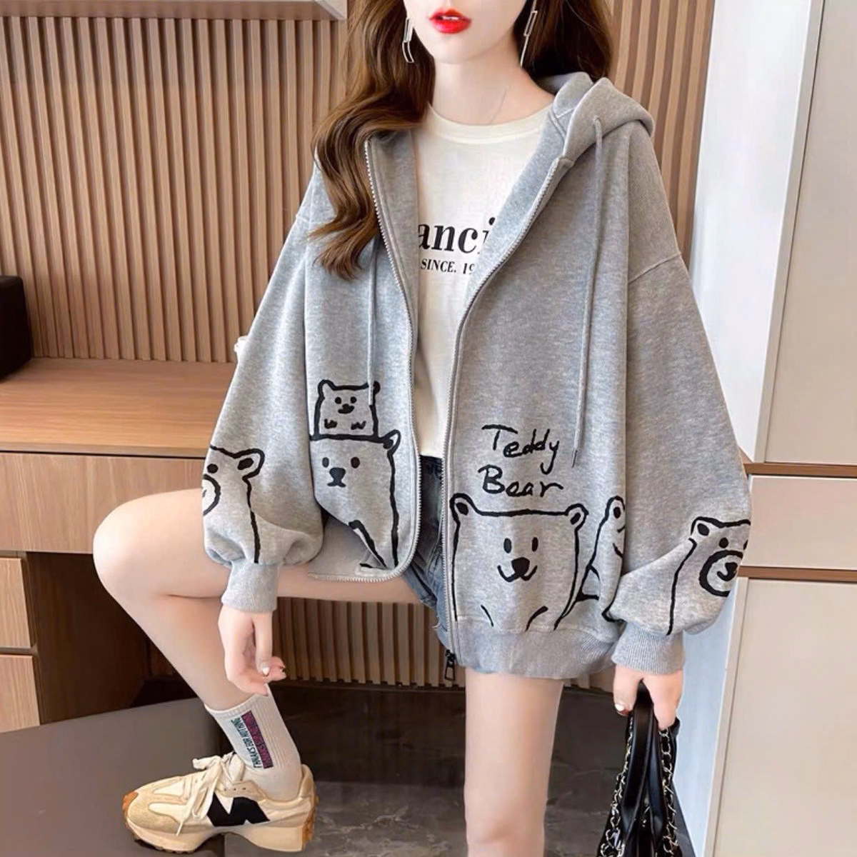 Áo Khoác Nỉ Nữ Chất Liệu Vải Cực Kì Mềm Mịn Form Rộng Bao Đẹp In Theo Họa Tiết Hình Gấu Teddy Bear Khóa Kéo Có Nón Bao Ngầu Hàng Hot Trend-Htm Fashion - Ảnh 6