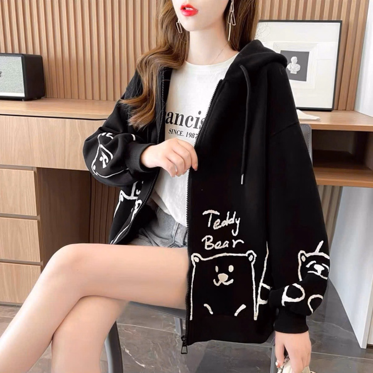 Áo Khoác Nỉ Nữ Chất Liệu Vải Cực Kì Mềm Mịn Form Rộng Bao Đẹp In Theo Họa Tiết Hình Gấu Teddy Bear Khóa Kéo Có Nón Bao Ngầu Hàng Hot Trend-Htm Fashion - Ảnh 5