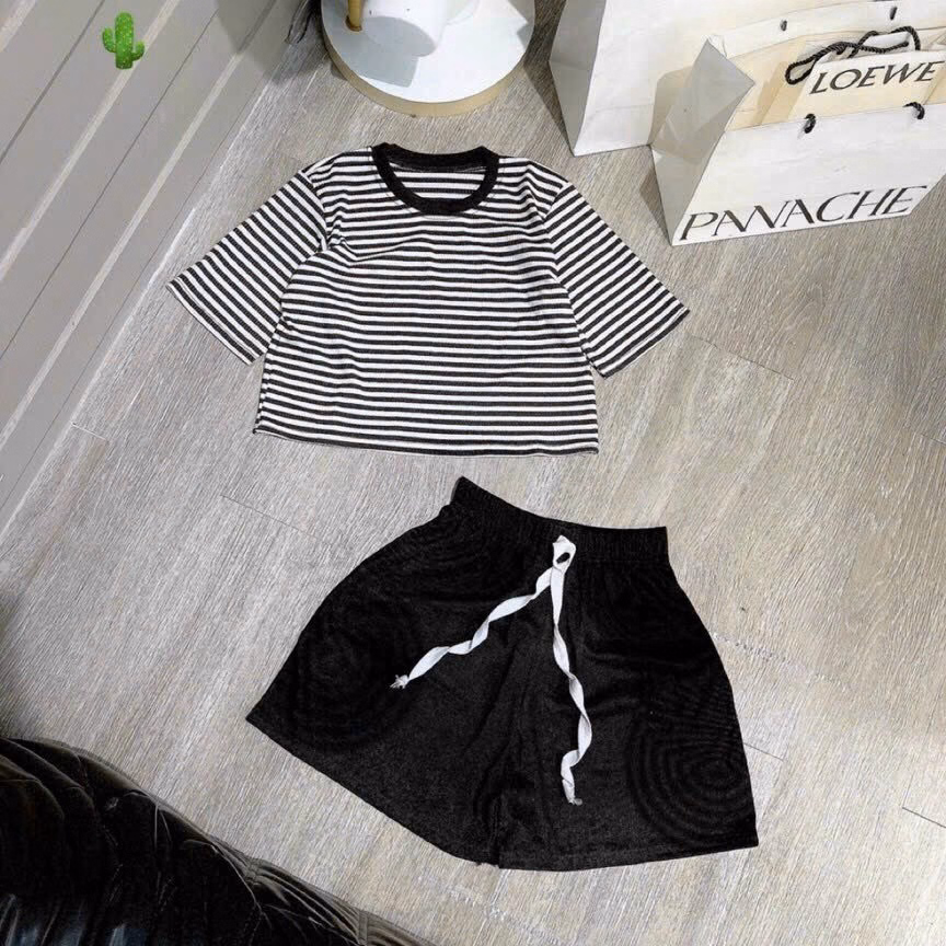 Set Đồ Nữ Kẻ Sọc Ngang Phối Quần Short Thun Gân - Ausa House