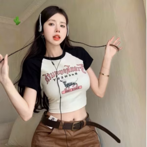 Áo Thun Nữ Croptop Cổ Tròn Tay Ngắn Brewery - Ausa House