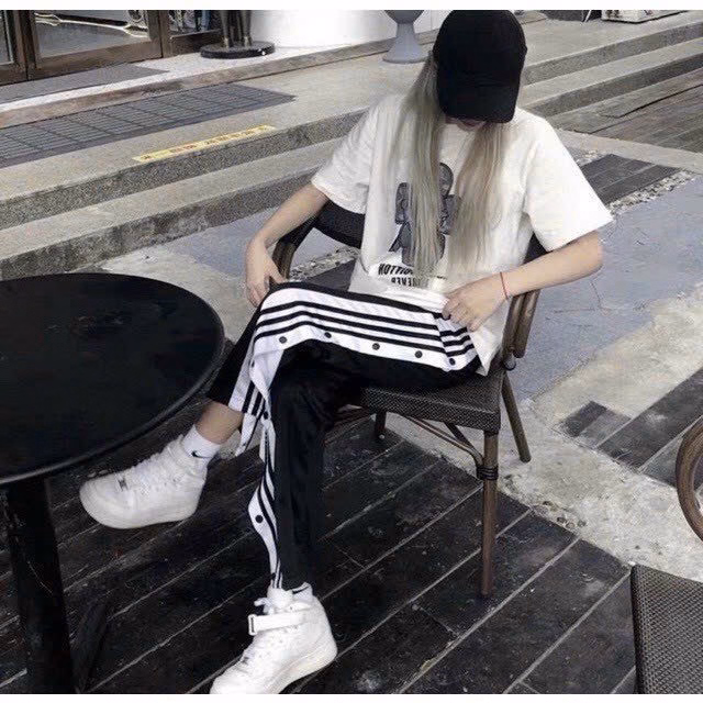 Quần Nam Phối Theo Phong Cách Có Cúc Bấm Xẻ Tà Siêu Ngầu Có Kẻ Sọc Trắng Đen Dáng Kiểu Form Dài Hàng Dễ Thương Mặc Mọi Dịp Hàng Hot Trend-Htm Fashion - Ảnh 4
