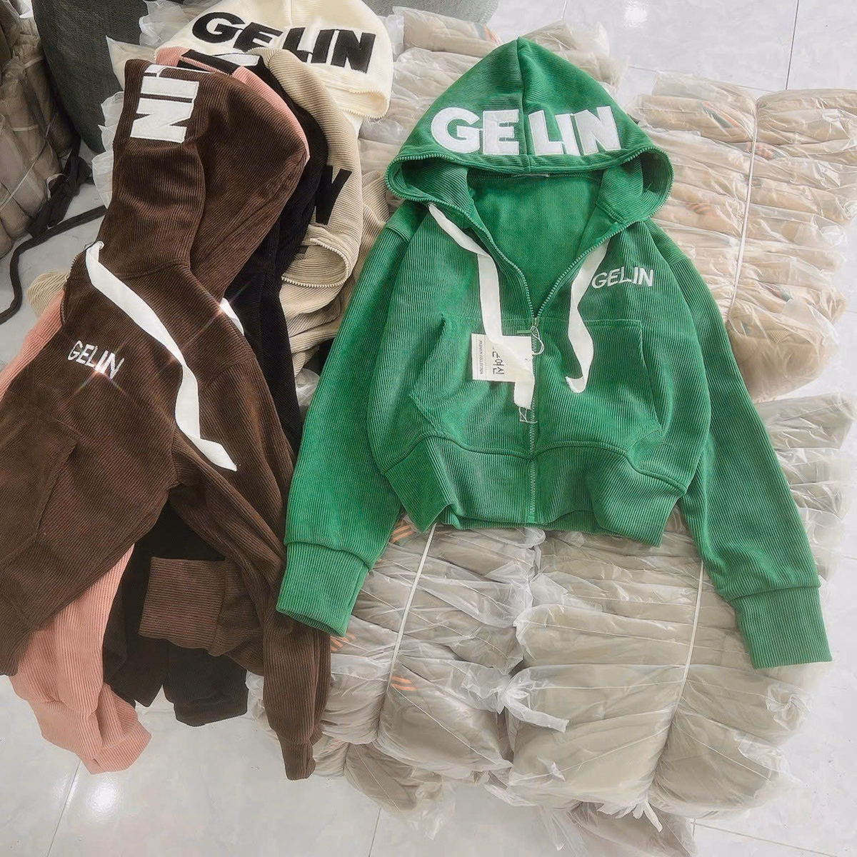 Áo Khoác Nữ Phối Dáng Kiểu Lửng Form Rộng Bao Đẹp Chất Liệu Vải Siêu Dày Dặn Và Mềm Mịn Có Mũ To Hàng Hot Trend-Htm Fashion - Ảnh 4