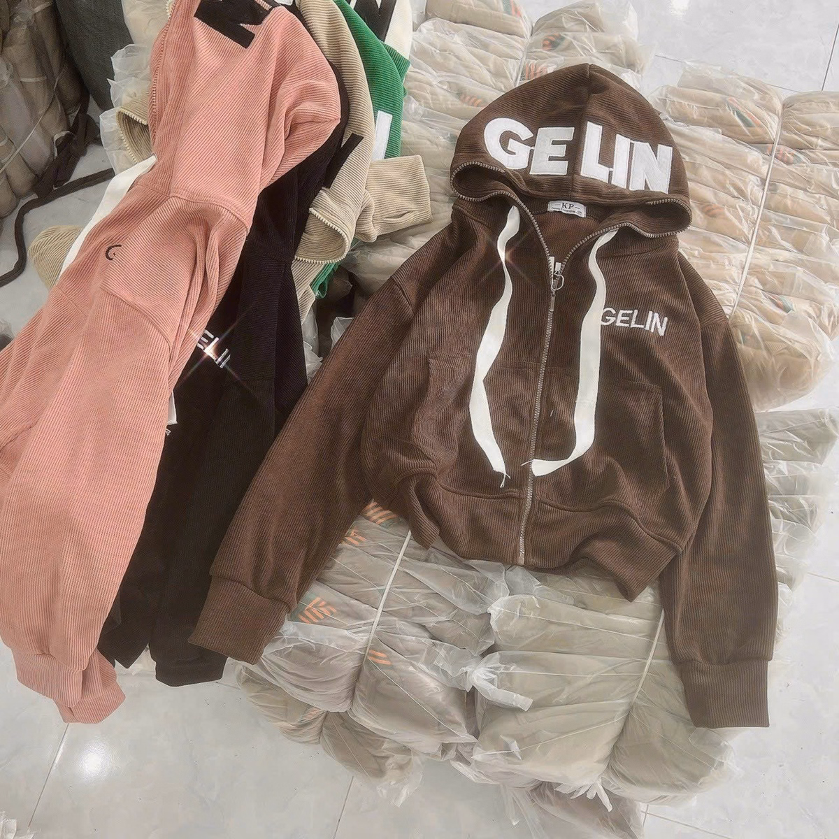 Áo Khoác Nữ Phối Dáng Kiểu Lửng Form Rộng Bao Đẹp Chất Liệu Vải Siêu Dày Dặn Và Mềm Mịn Có Mũ To Hàng Hot Trend-Htm Fashion - Ảnh 6