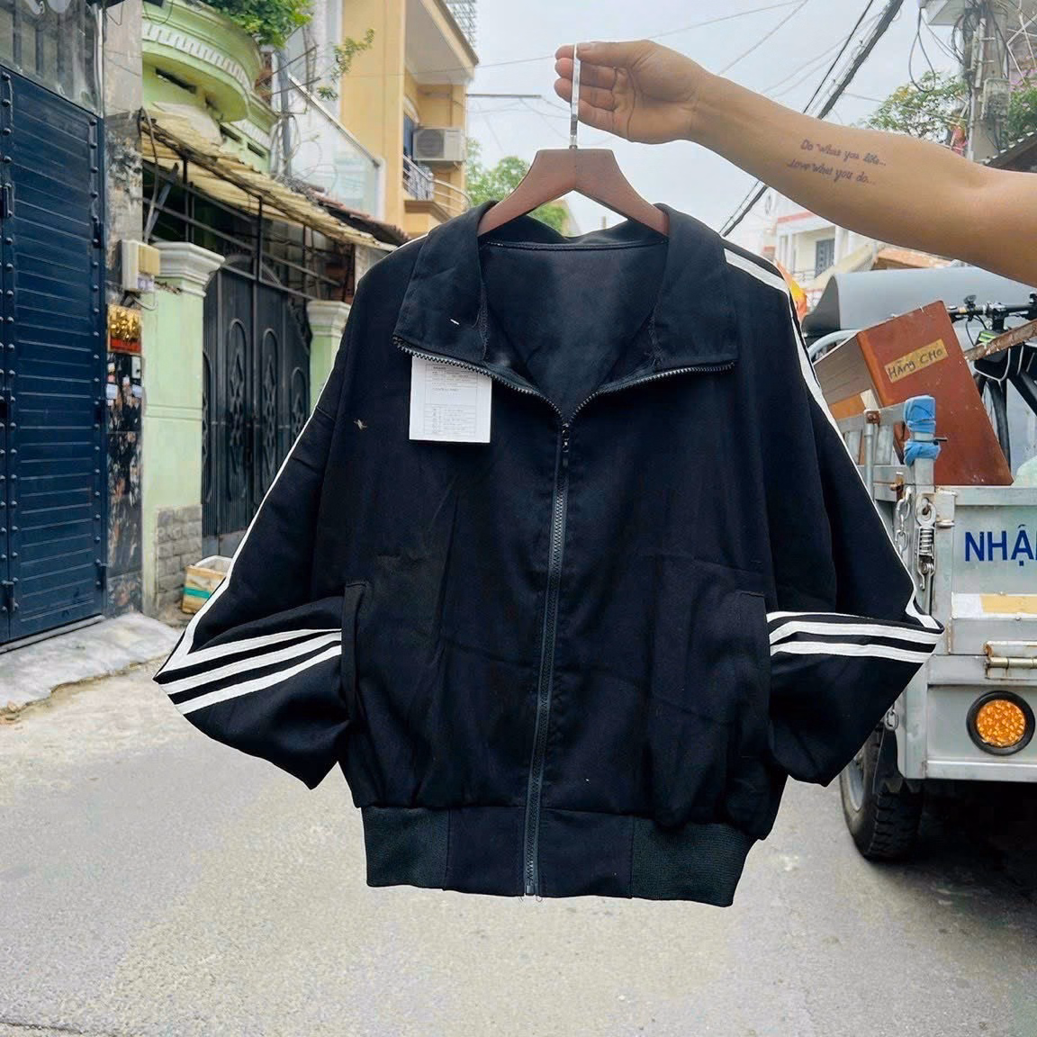 Áo Khoác Lửng Nữ Form Rộng Phối Dáng Siêu Đẹp Chạy Sọc Cánh Tay Bao Ngầu Chất Vải Mát Mẻ Hàng Hot Trend-Htm Fashion - Ảnh 4