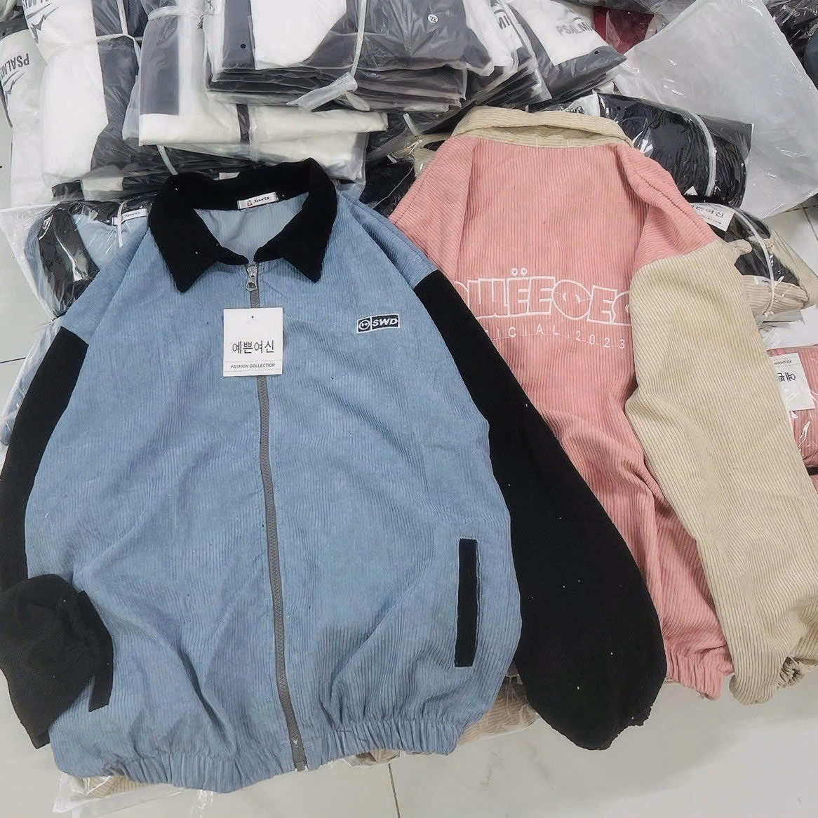 Áo Khoác Nam Nữ Phối Dáng Form Rộng Bao Ngầu Với Chất Vải Nhung 1 Lớp Siêu Đẹp Mang Cá Tính Trẻ Trung Hàng Hot Trend-Htm Fashion