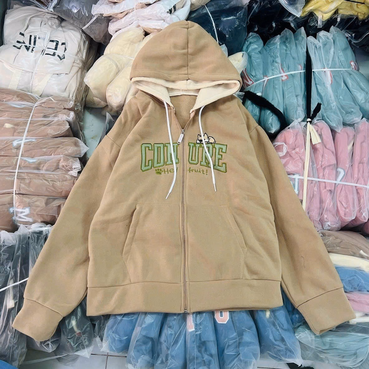 Áo Khoác Nỉ Hoodie Nữ Áo Có Mũ Khóa Kéo Tiện Lợi Chất Liệu Vải Dày Mát Mẻ Kiểu Dáng Chữ Nổi Cobsde Phối Với Dáng Form Rộng Áo Đẹp Hàng Hot Trend-Htm Fashion - Ảnh 6