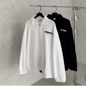 Áo Khoác Nam Nữ Phối Dáng Form Rộng Tay Dài Mang Sự Cá Tính Trước Áo Có In Chữ The Middle Bao Sắc Nét Và Đẹp Chất Vài Mát Mẻ Áo Đẹp Hàng Hot Trend-Htm Fashion