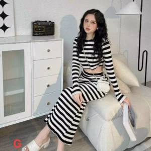 Set Đầm Váy Nữ Áo Crotop Tay Dài Phối Chân Váy Sọc Đen Trắng Bt752 - Nana House