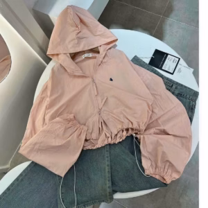 Áo Khoác Dù Trượt Nước Form Lửng Nữ Thêu Logo Dây Kéo 2 Hướng Tp72 - Golden Dream