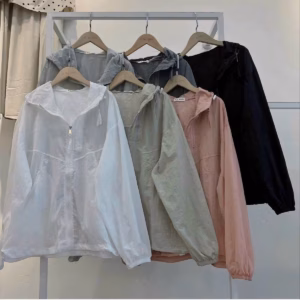 Áo Khoác Dù Trợt Nước Nữ Với Dáng Croptop Kiểu Lửng Chất Liệu Vải Áo Mát Mẻ Với Khóa Kéo Zip Áo Dễ Thương Hàng Hot Trend-Htm Fashion