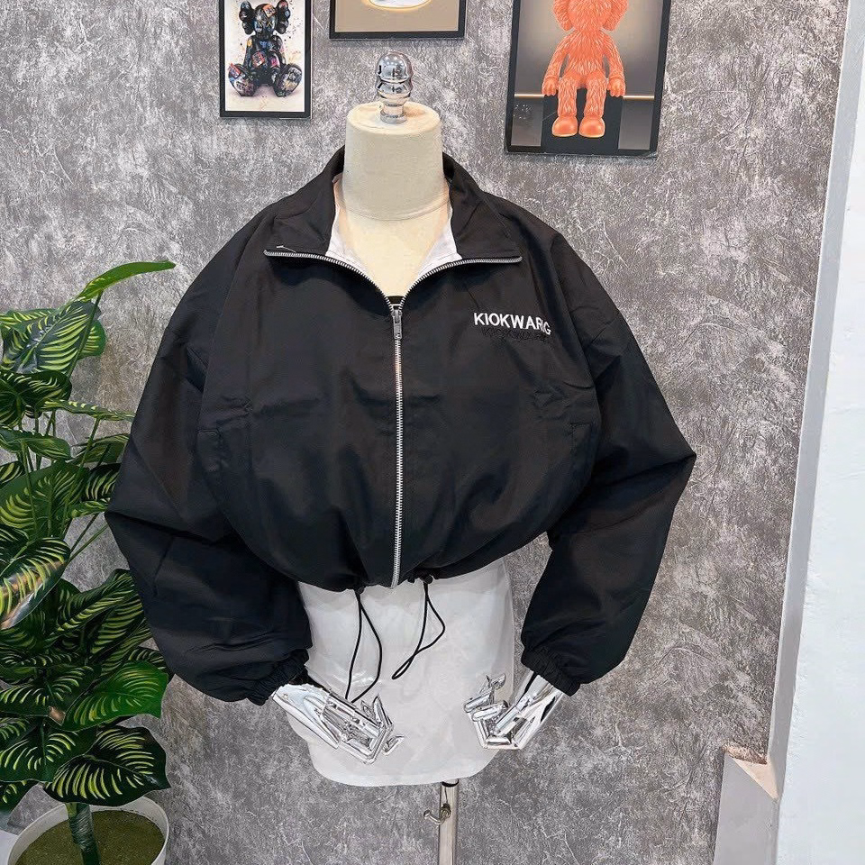 Áo Khoác Dù Croptop Nữ Với Dáng Kiểu Lửng Phối Khóa Kéo Họa Tiết Sắc Nét Áo Được Thêu Chữ Kiokwarig Tỉ Mỉ Áo Đẹp Hàng Hot Trend-Htm Fashion - Ảnh 5