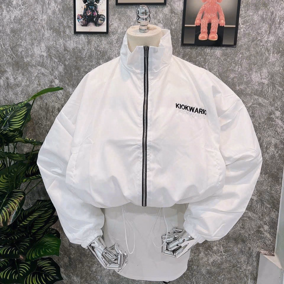 Áo Khoác Dù Croptop Nữ Với Dáng Kiểu Lửng Phối Khóa Kéo Họa Tiết Sắc Nét Áo Được Thêu Chữ Kiokwarig Tỉ Mỉ Áo Đẹp Hàng Hot Trend-Htm Fashion - Ảnh 3