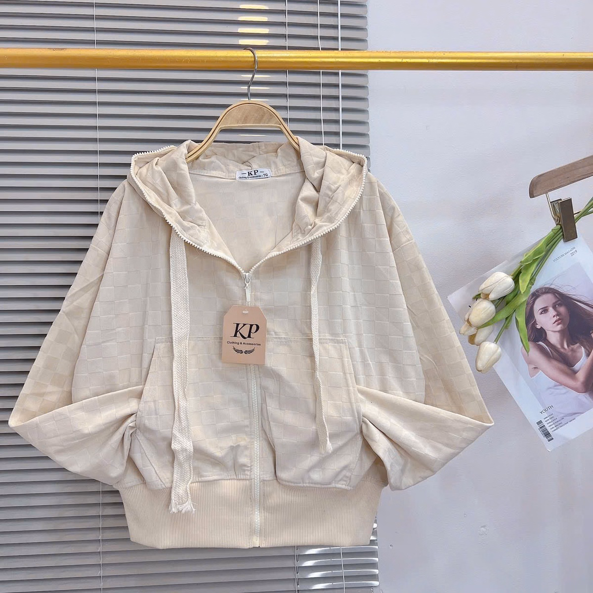 Áo Khoác Nỉ Kiểu Dáng Lửng Nữ Chất Liệu Vải Dập In Họa Tiết Nổi Chữ Siêu Xinh Có Nón Trùm Đầu Cực Xinh Kèm Khóa Zip Áo Đẹp Hàng Hot Trend-Htm Fashion - Ảnh 10