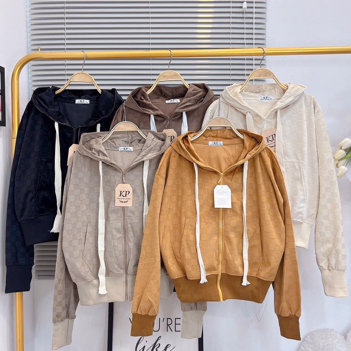 Áo Khoác Nỉ Kiểu Dáng Lửng Nữ Chất Liệu Vải Dập In Họa Tiết Nổi Chữ Siêu Xinh Có Nón Trùm Đầu Cực Xinh Kèm Khóa Zip Áo Đẹp Hàng Hot Trend-Htm Fashion