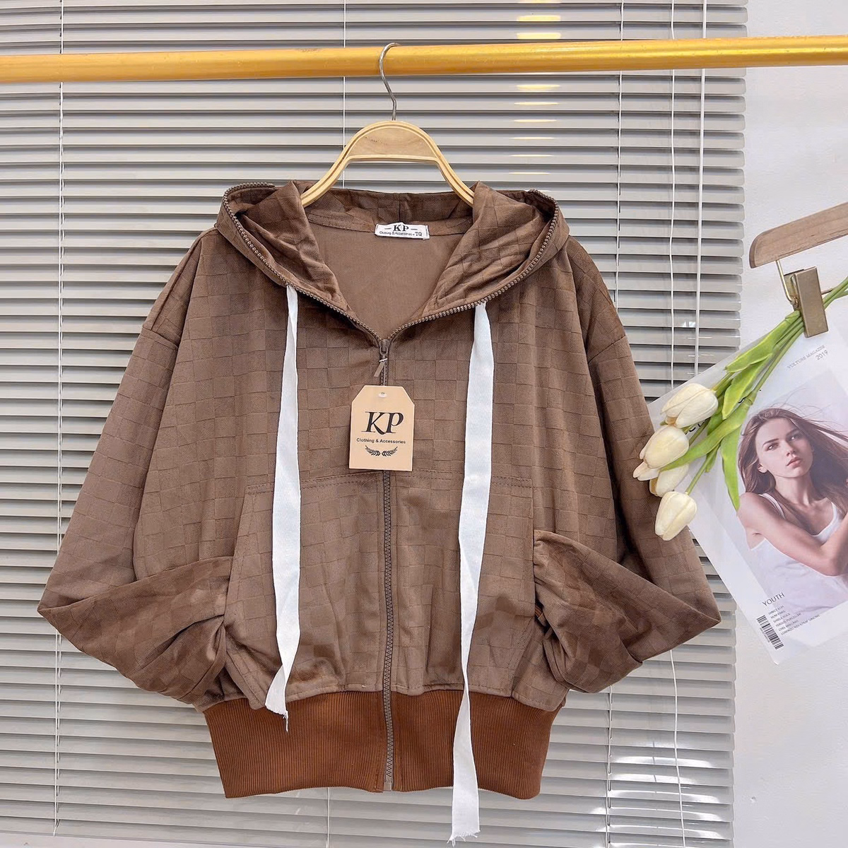 Áo Khoác Nỉ Kiểu Dáng Lửng Nữ Chất Liệu Vải Dập In Họa Tiết Nổi Chữ Siêu Xinh Có Nón Trùm Đầu Cực Xinh Kèm Khóa Zip Áo Đẹp Hàng Hot Trend-Htm Fashion - Ảnh 7