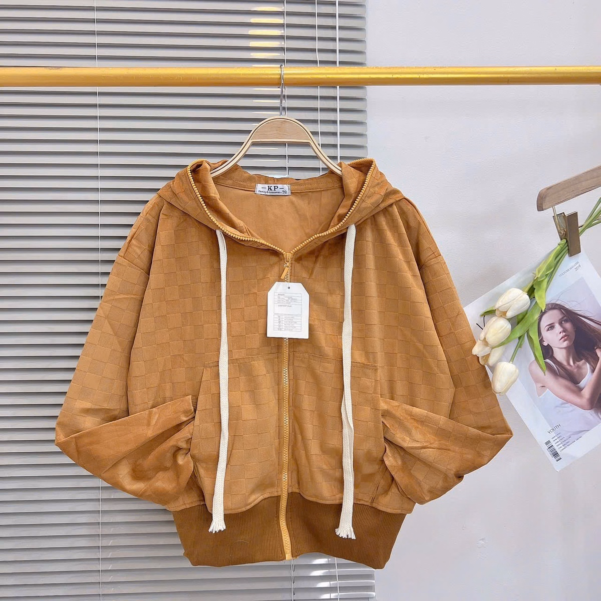 Áo Khoác Nỉ Kiểu Dáng Lửng Nữ Chất Liệu Vải Dập In Họa Tiết Nổi Chữ Siêu Xinh Có Nón Trùm Đầu Cực Xinh Kèm Khóa Zip Áo Đẹp Hàng Hot Trend-Htm Fashion - Ảnh 11