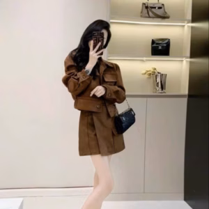 Áo Khoác Da Lộn Nữ 2 Lớp Với Chất Liệu Vảit Dày Dặn Form Rất Là Đẹp Phối Cúc Bấm Kèm Hộp Đẹp Hàng Hot Trend-Htm Fashion