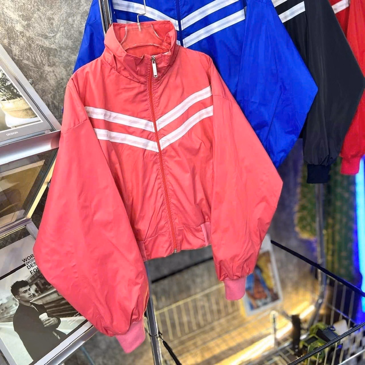 Áo Khoác Dù Nữ Với Chất Dáng Đẹp Có Phối Viền 2 Sọc Áo Nổi Bật Vải Mát Mẻ Có Bo Chun Áo Đẹp Hàng Hot Trend-Htm Fashion - Ảnh 6