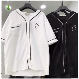 Áo Sơ Mi Logo Thỏ Form Rộng Tay Ngắn Unisex Sa550 - Sam Store