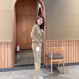 Set Thể Thao Logo Khóa Dây Kéo Chất Vải Nỉ Tàu Dày Dặn Thích Hợp Mặc Đi Chơi Bộ Siêu Xinh Hàng Hot Trend-Htm Fashion