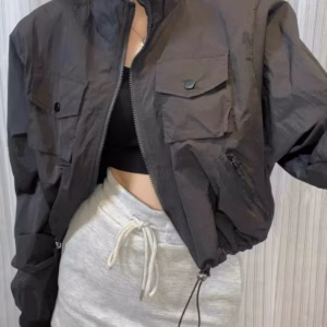 Áo Khoác Dù Kiểu Lửng Nữ Phối Túi Hộp Trên Áo Siêu Cute Chất Vải Thoáng Mát Foem Rộng Hàng Hot Trend-Htm Fashion