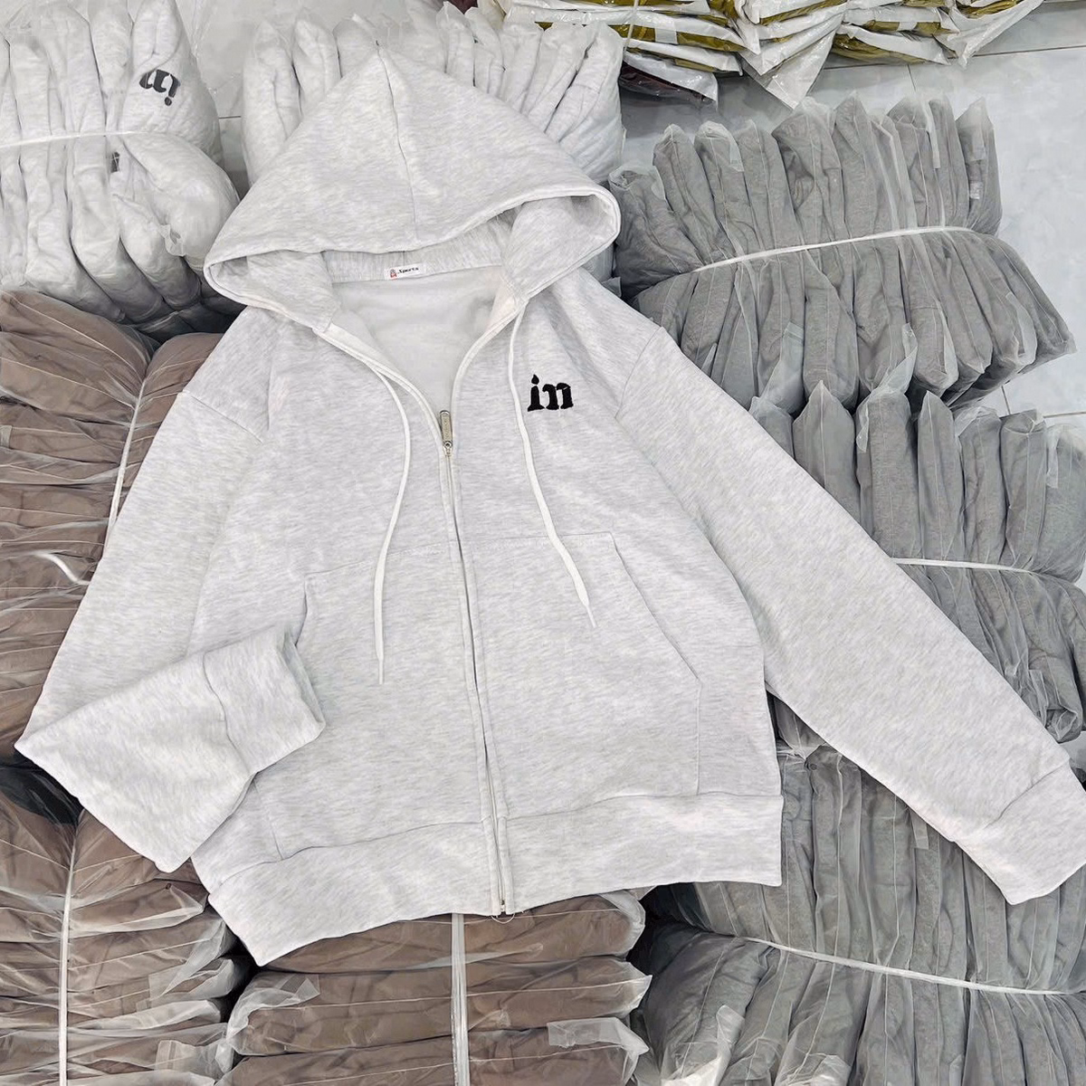 Áo Khoác Nỉ Nam Nữ Thêu Nổi Chữ In Chất Vải Dày Mịn Dáng Form Rộng Kèm Nón Trùm Đầu Siêu Xinh Hàng Hot Trend-Htm Fashion - Ảnh 3