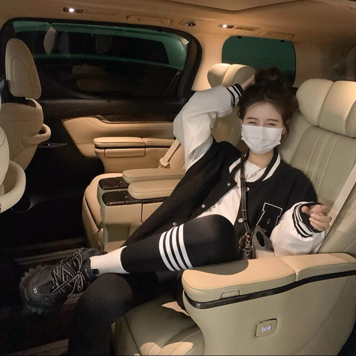 Áo Khoác Nỉ Bomber Nữ Nam Thêu Nổi Chữ A Chất Dáng Form Rộng Vải Dày Mịn Kèm Cúc Bấm Siêu Xinh Hàng Hot Trend-Htm Fashion - Ảnh 8