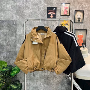 Áo Khoác Dù Lửng Nữ Có Phối Sọc Màu Viền Trên Cánh Tay Siêu Xinh Form Rộng Vải Thấm Hút Tốt Hàng Hot Trend-Htm Fashion