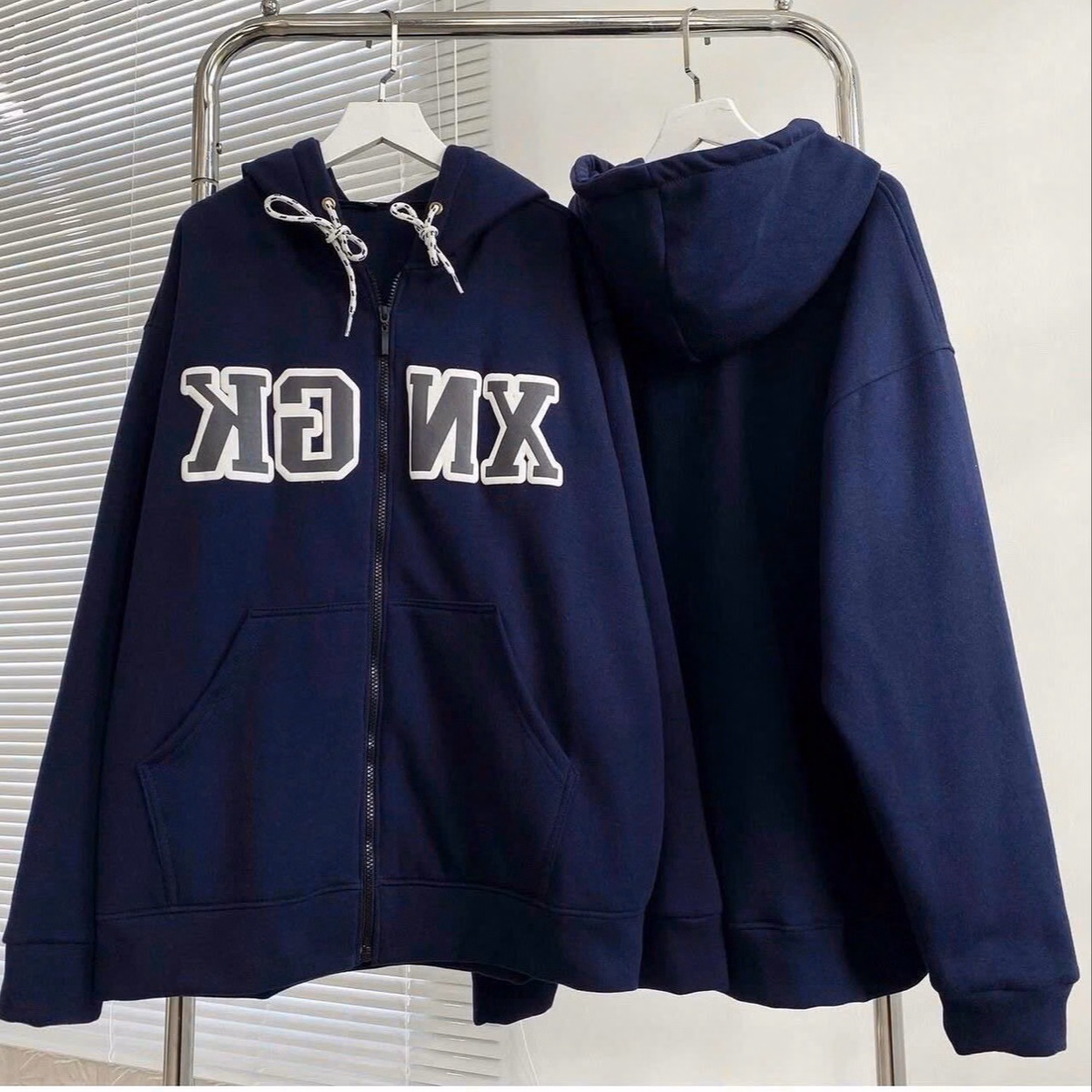 Áo Khoác Hoodie Nỉ Nam Nữ Có Thêu Nổi Chữ Xn Gk Form Rộng Kèm Nón Trùm Đầy Dây Rút Siêu Xinh Chất Vải Dày Mịn Hàng Hot Trend-Htm Fashion